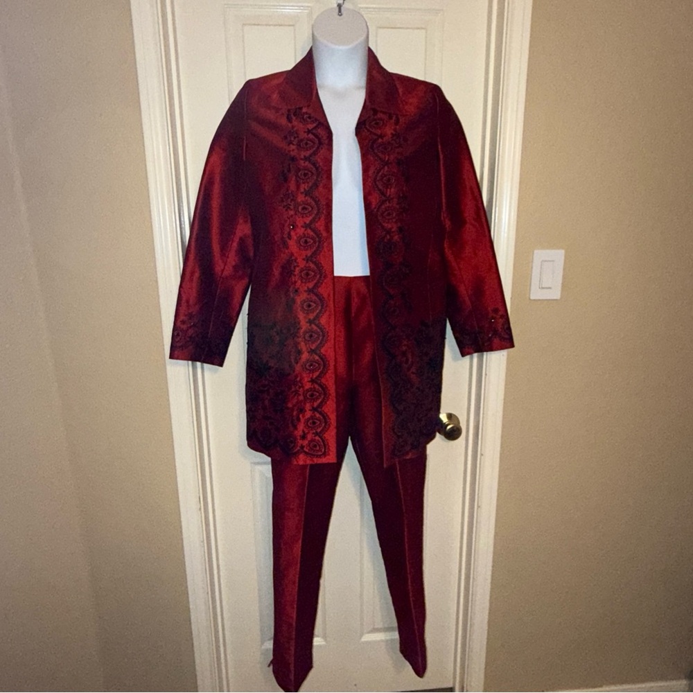 SILKLAND‎ Red W/ Black Embroidery Pant Suit Size 10